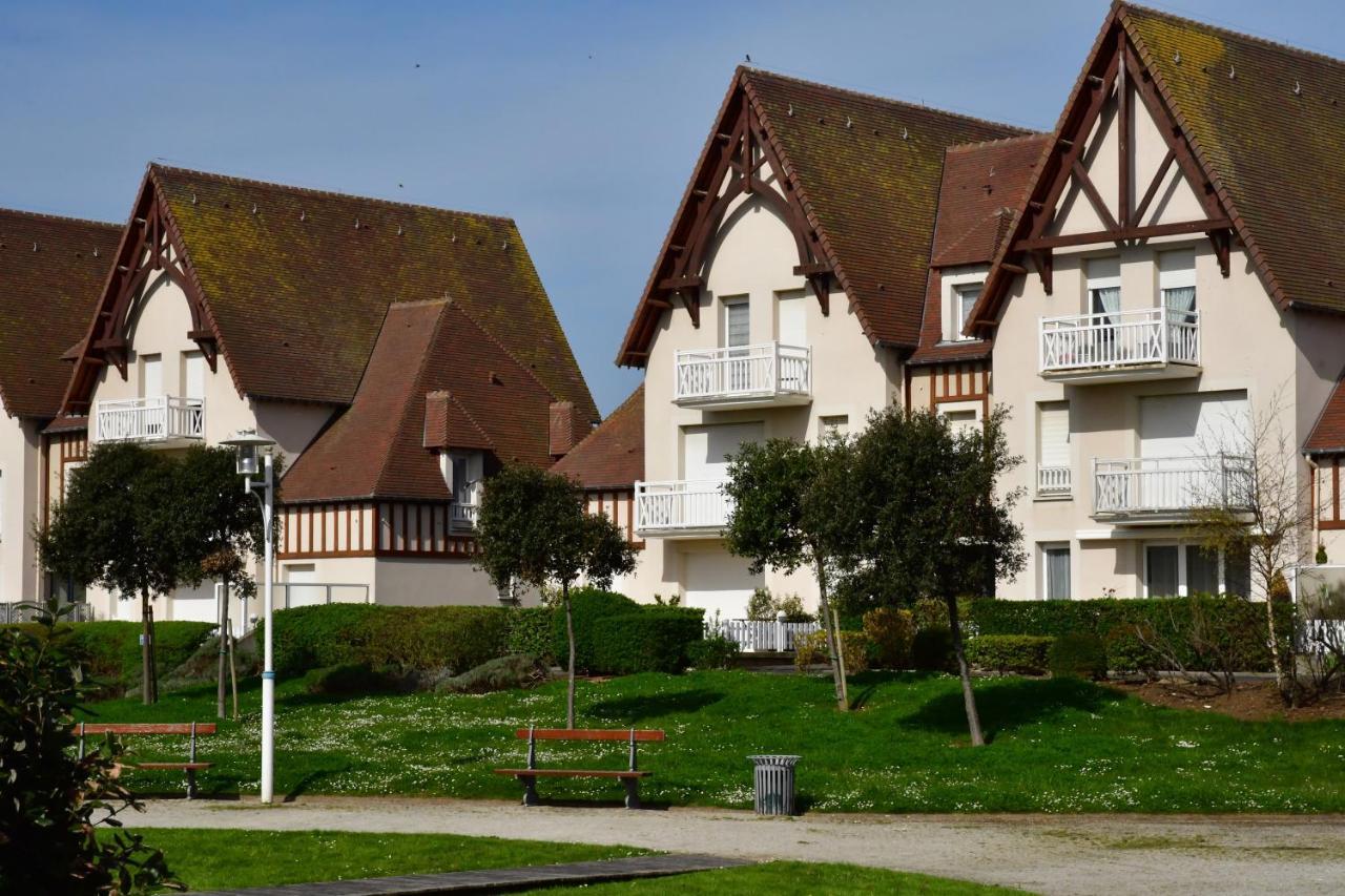 Appartement Studio avec chambre - Balcon et à 20m de la mer à Courseulles-sur-Mer Extérieur photo